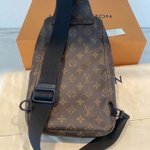 Avenue sling leather bag Louis Vuitton Multicolour in Leather